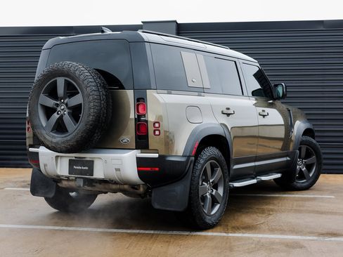 Used 2020 Land Rover Defender 110 SE image 7