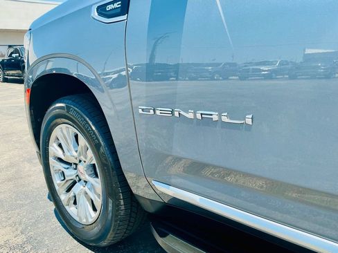Used 2021 GMC Yukon XL Denali AWD/4WD image 15