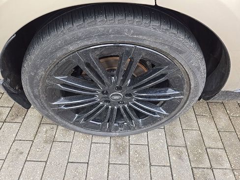 Used 2024 Land Rover Range Rover Long Wheelbase SE image 9