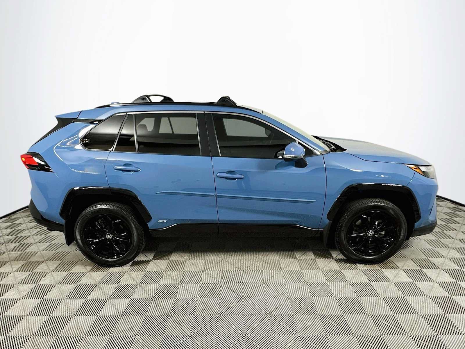 Used 2022 Toyota RAV4 SE w/ Convenience Package AWD/4WD image 8