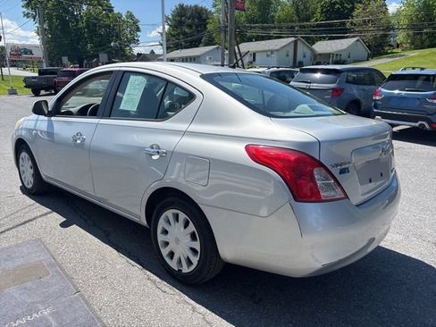 Used 2012 Nissan Versa SV FWD image 4