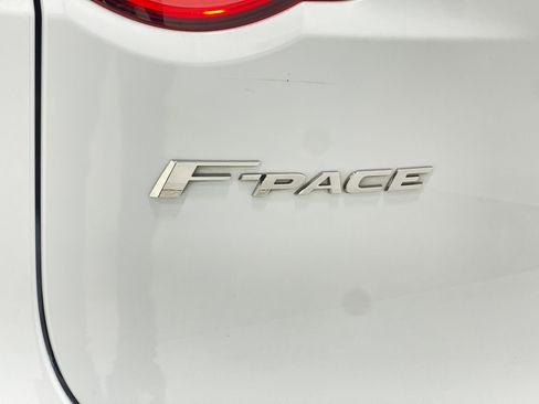 Used 2018 Jaguar F-PACE Premium image 41