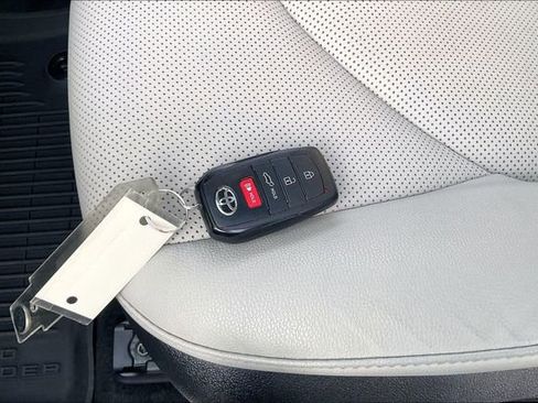 Used 2024 Toyota Grand Highlander Platinum image 11