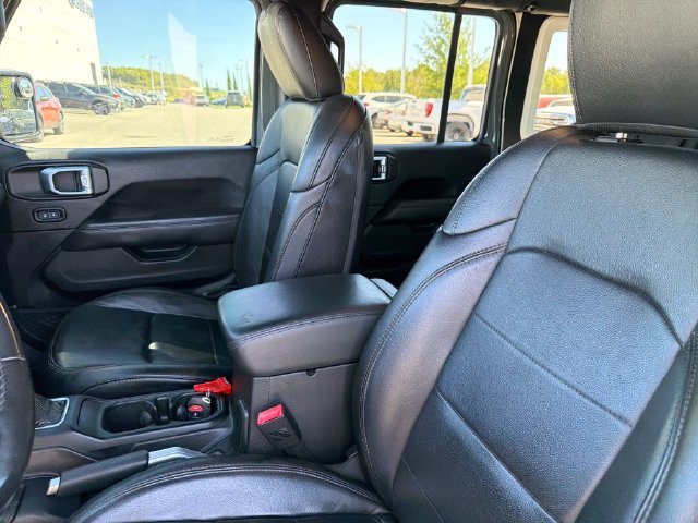 Used 2019 Jeep Wrangler Unlimited Sahara AWD/4WD image 19