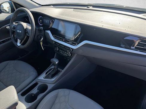 Used 2022 Kia Niro LX image 23