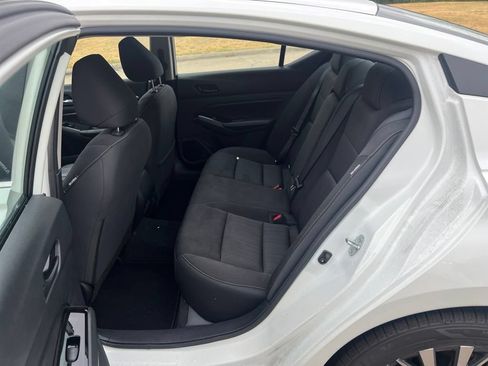 Used 2023 Nissan Altima 2.5 SV FWD image 7