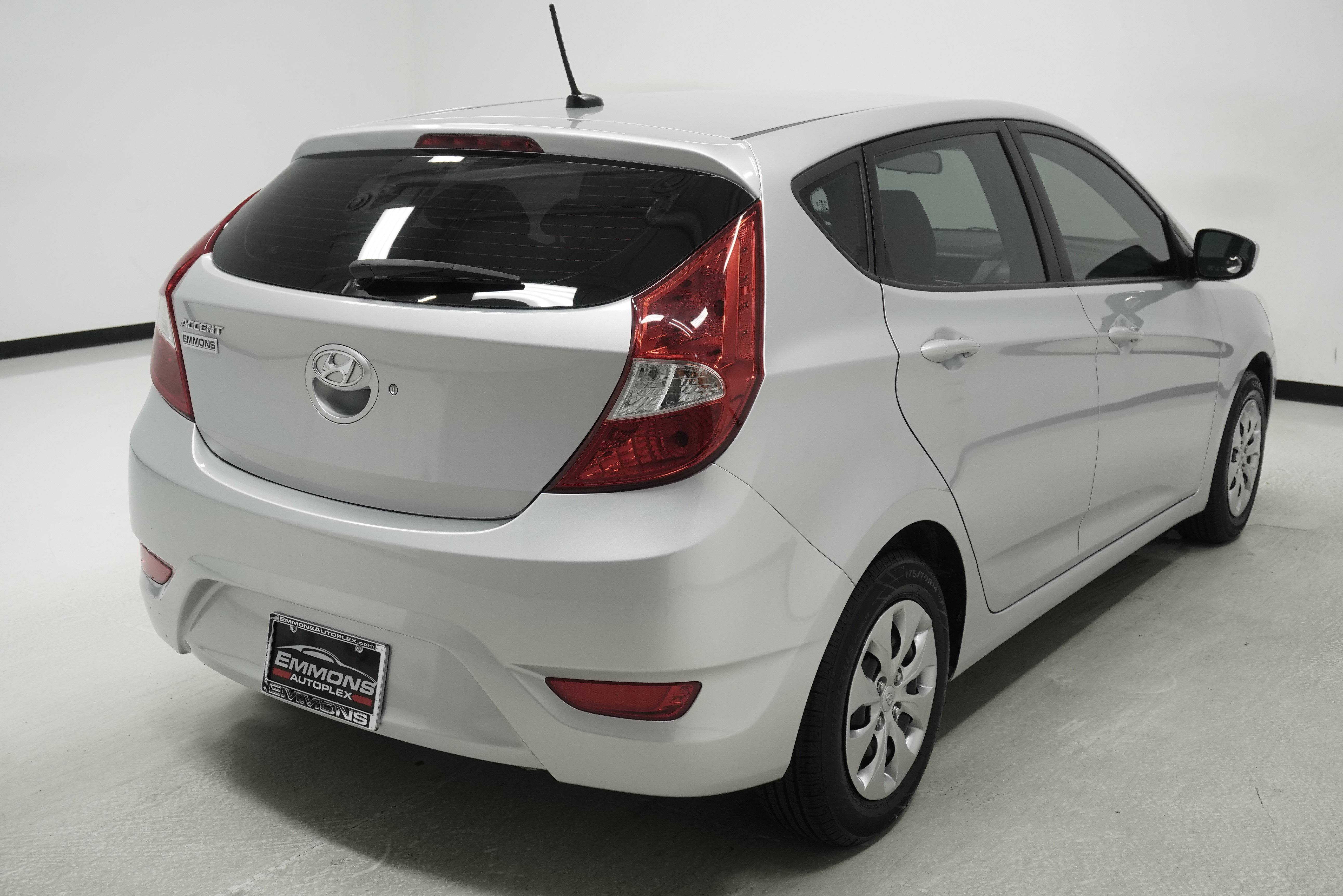 Used 2017 Hyundai Accent SE FWD image 4