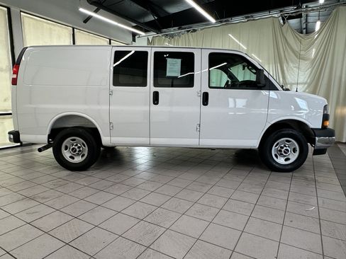 Used 2025 GMC Savana 2500 w/ Driver Convenience Package RWD image 2
