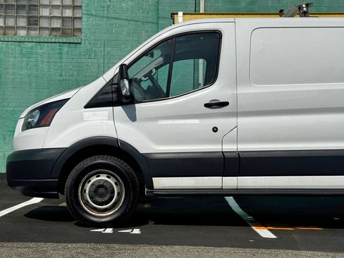 Used 2018 Ford Transit 250 130 Low Roof RWD image 18