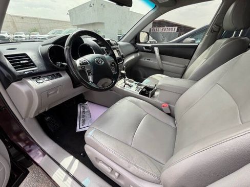 Used 2013 Toyota Highlander SE AWD/4WD image 11