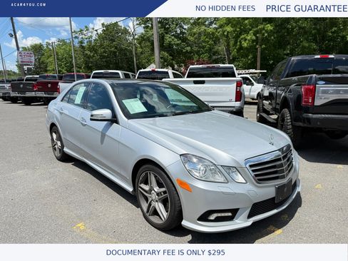 Used 2011 Mercedes-Benz E 550 4MATIC Sedan image 5