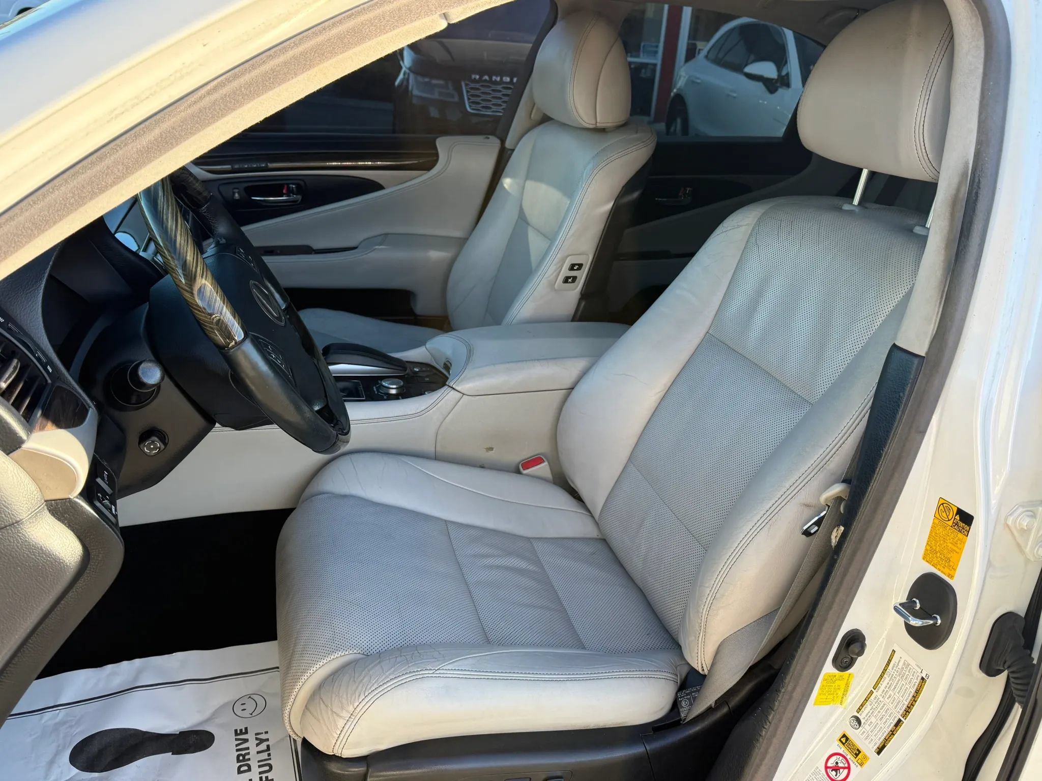 Used 2013 Lexus LS 460 AWD w/ Comfort Pkg image 2