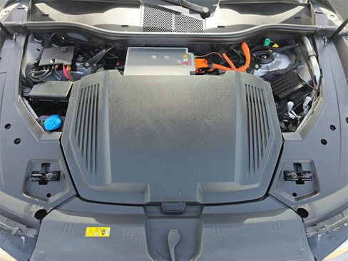 Certified 2022 Audi e-tron Premium image 31