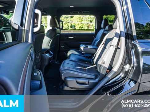 Used 2025 Nissan Armada SL RWD image 21