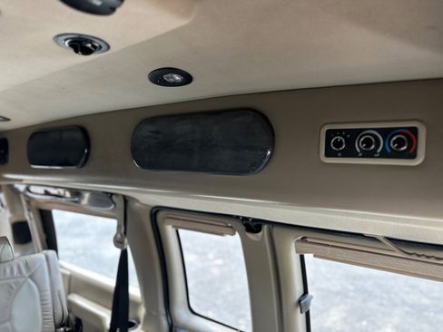 Used 2008 Chevrolet Express 1500 w/ Preferred Equipment Group RWD image 37