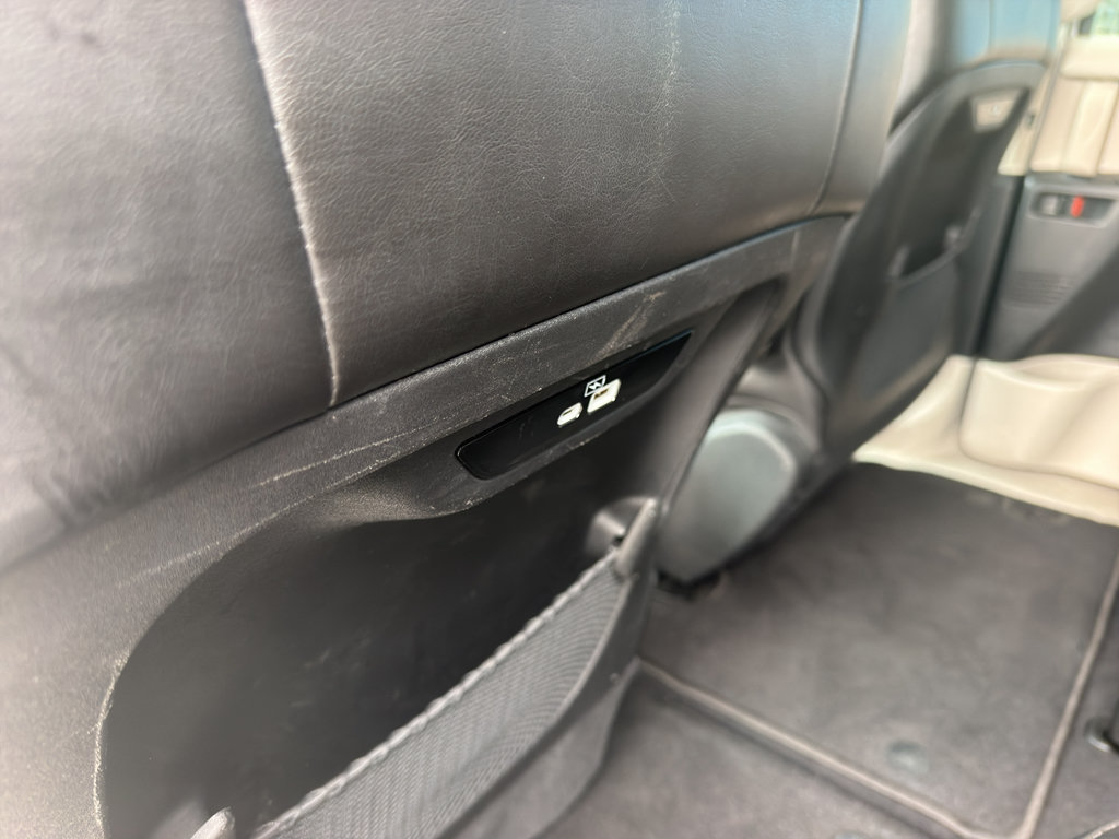 Used 2023 Chrysler Pacifica Touring-L FWD image 14