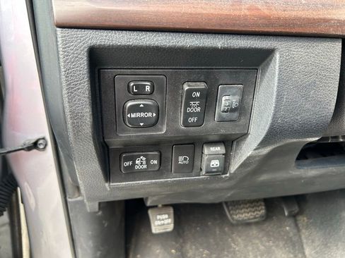 Used 2019 Toyota Tundra Limited w/ Limited Premium Package image 18