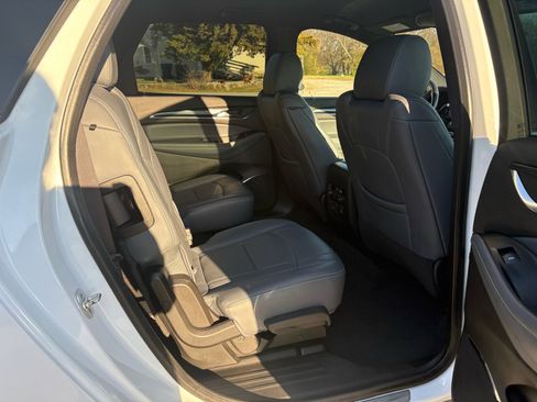 Used 2024 Buick Enclave Premium image 29