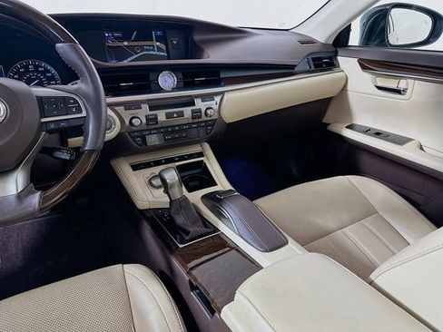 Used 2016 Lexus ES 350 w/ Luxury Package w/Wood Trim FWD image 26