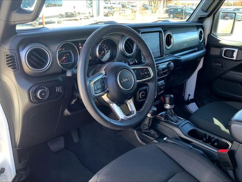 Used 2023 Jeep Wrangler Sahara image 17