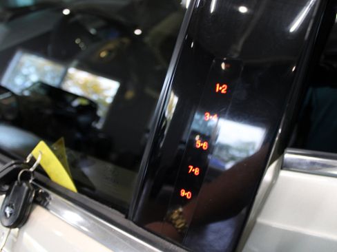 Used 2018 Ford Taurus SE image 17