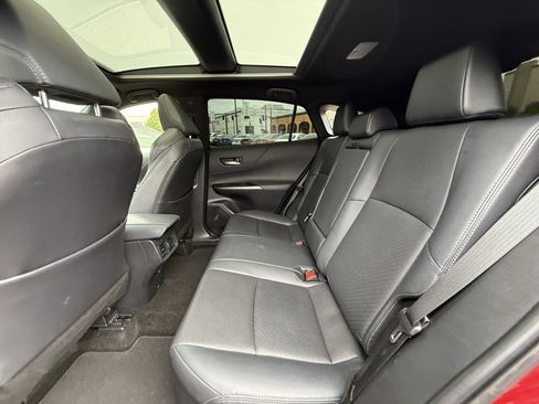 Used 2021 Toyota Venza Limited image 27