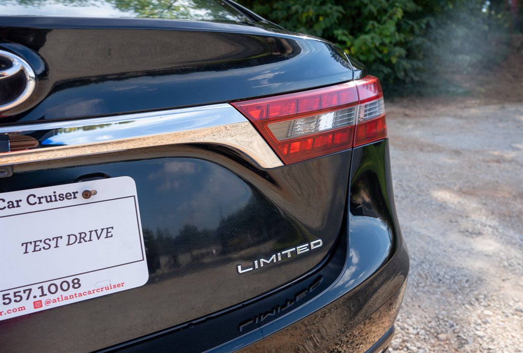 Used 2016 Toyota Avalon Limited w/ Toyota Safety Sense Package FWD image 9