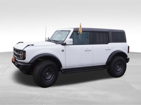 Certified 2025 Ford Bronco Outer Banks w/ Sasquatch Package image 10