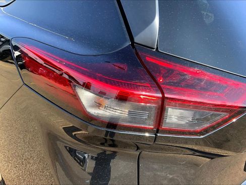 Used 2025 Nissan Rogue SV FWD image 29