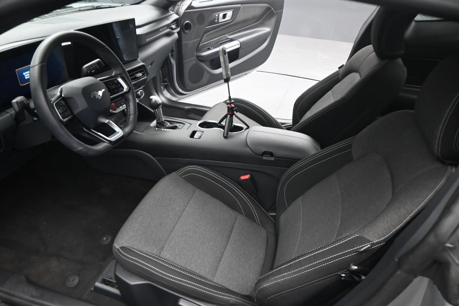 Used 2025 Ford Mustang Coupe RWD image 17