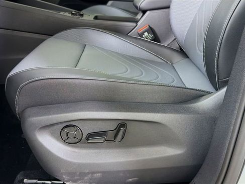 New 2026 Volkswagen Tiguan SE FWD image 19