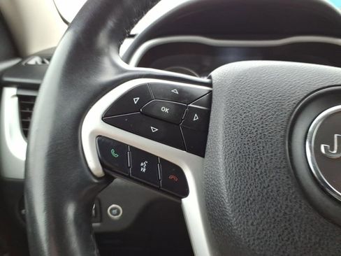 Used 2018 Jeep Cherokee Overland AWD/4WD image 14