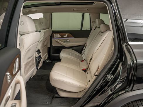 New 2026 Mercedes-Benz GLS 450 4MATIC image 32