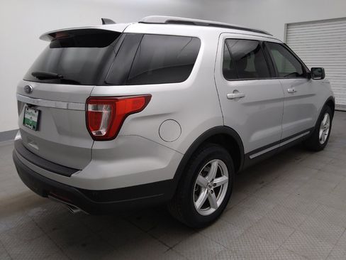 Used 2018 Ford Explorer XLT FWD image 10