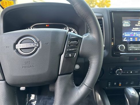 Used 2022 Nissan Frontier SV image 18