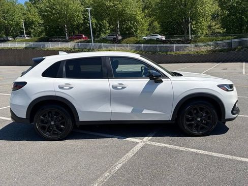 Used 2025 Honda HR-V Sport image 8