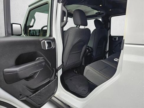 Used 2025 Jeep Gladiator Sport image 14