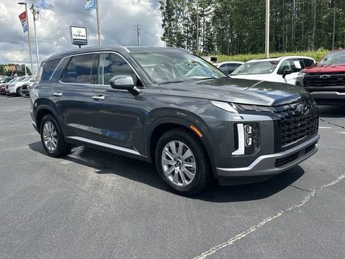 Used 2025 Hyundai Palisade SEL FWD image 2