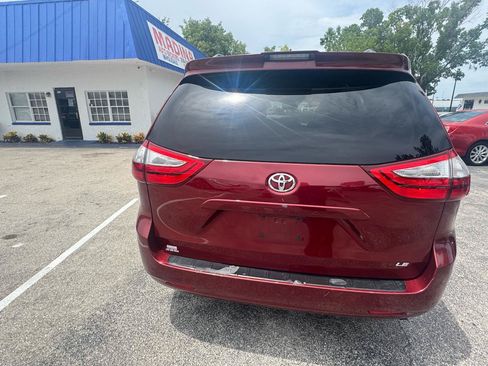 Used 2019 Toyota Sienna LE FWD image 6