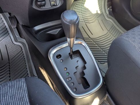 Used 2015 Toyota Yaris L image 14