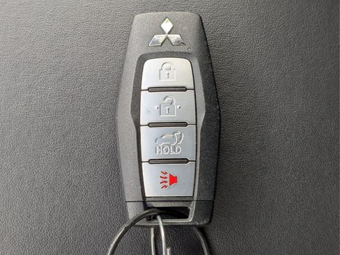 Used 2025 Mitsubishi Outlander SE FWD image 31