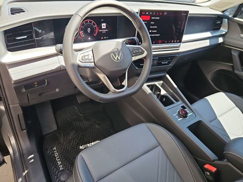 New 2026 Volkswagen Tiguan SE AWD/4WD image 2