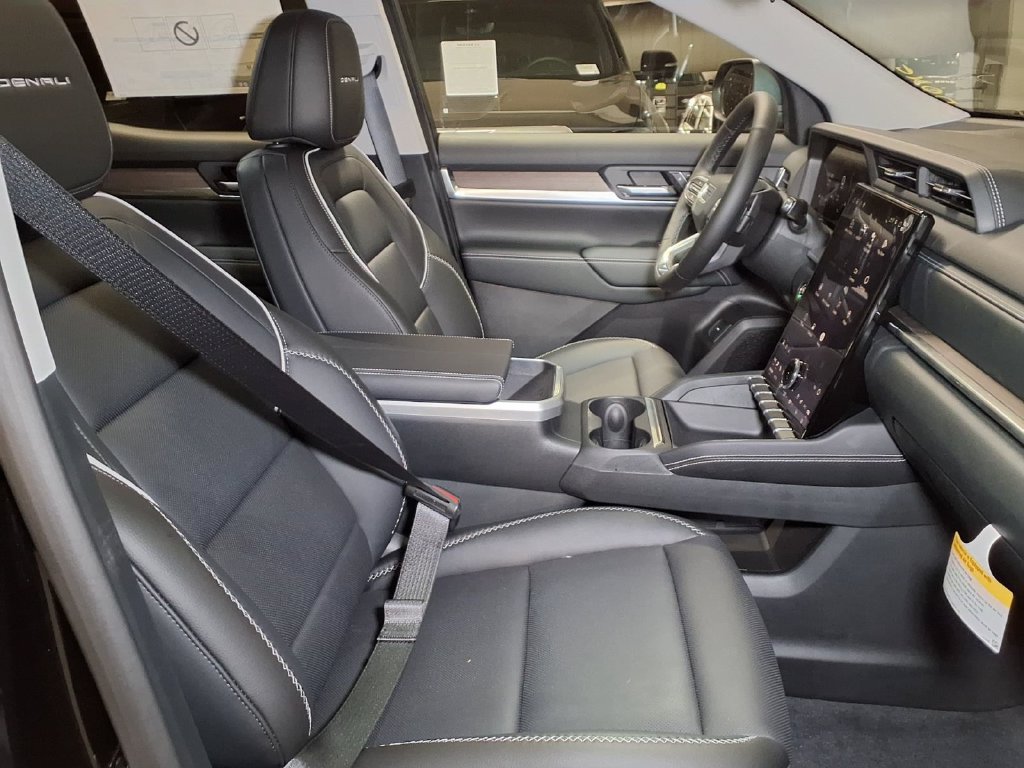 New 2026 GMC Terrain Denali w/ LPO, Black Badging Package AWD/4WD image 6