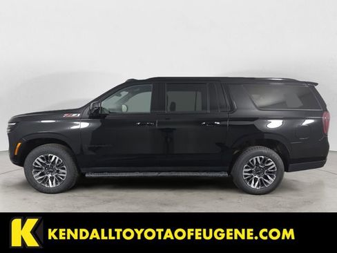 Used 2025 Chevrolet Suburban Z71 AWD/4WD image 2