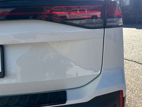 New 2026 Volkswagen Tiguan SE image 9