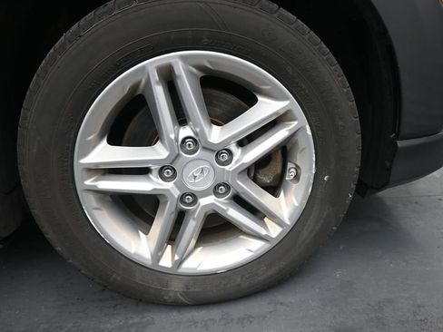Used 2020 Hyundai Kona SE AWD/4WD image 11