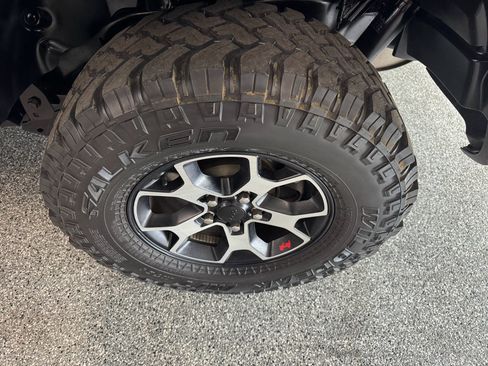 Used 2018 Jeep Wrangler Unlimited Sahara AWD/4WD image 14