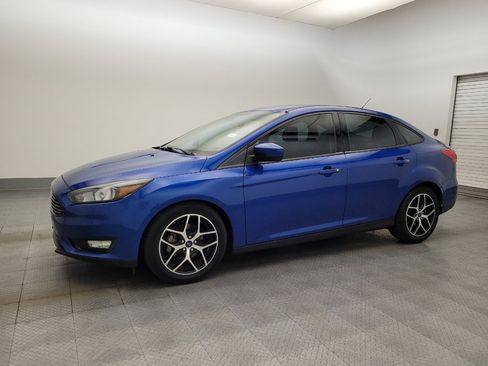 Used 2018 Ford Focus SE w/ SE Appearance Package image 2