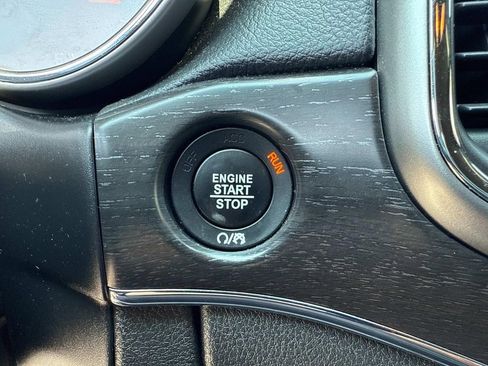 Used 2018 Jeep Grand Cherokee Limited image 27