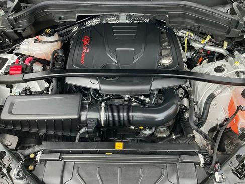 Used 2022 Alfa Romeo Stelvio Veloce image 31